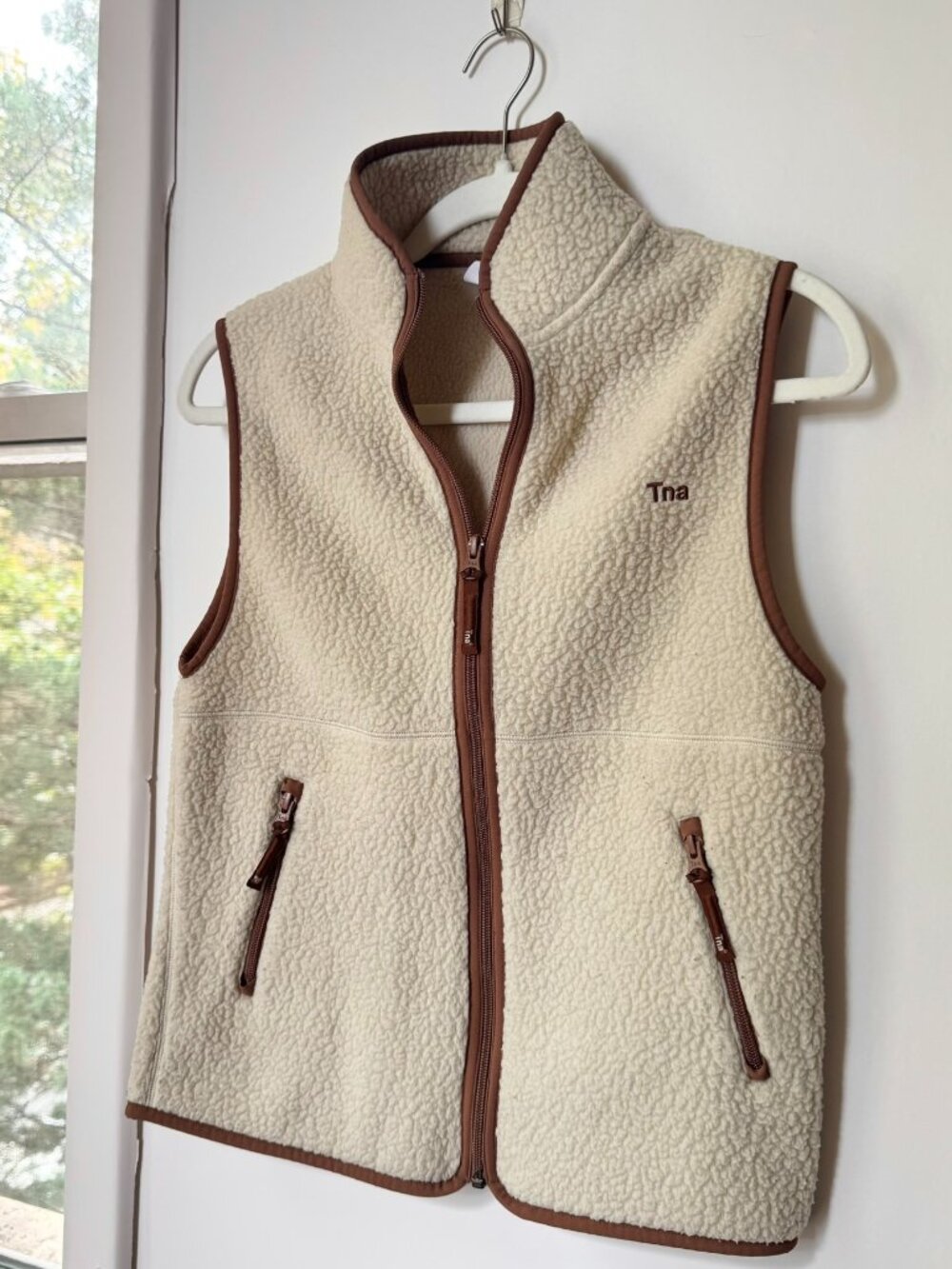 Aritzia TNA Bigfoot Polartec Zip Vest Contrast Cream Brown 2XS